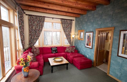 Ludlow House | Luxury 6br Solitude Ge- Indoor Bball Court, Private Tub 6 Bedroom Home