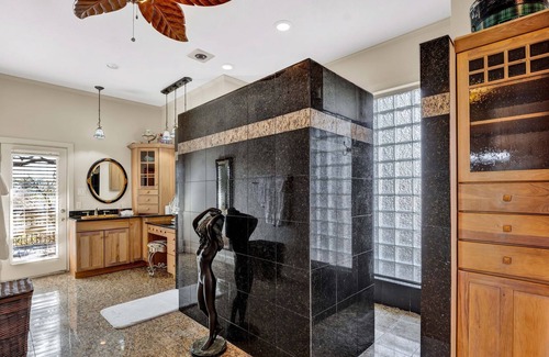 Boerne Cabin | Luxury 7 bedroom-8 bath 10,000+ SF Ranch Lodge in Texas Hill Country -16 guests