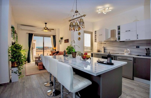 Al Ahyaa Apartment | Luxury 95m Penthouse - Boutique Resort & Wifi