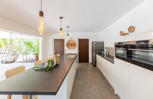 Jan Thiel Villa | Luxury accommodation for 22 people within walking distance of Jan Thiel Beach