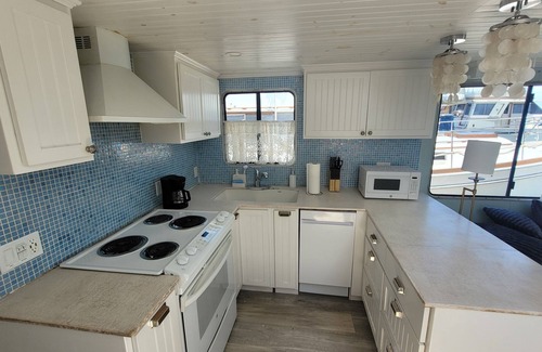 St. Augustine Boat Rental | Luxury Afloat~Waterfront Retreat w/Rooftop Lounge~Walking Distance to Town