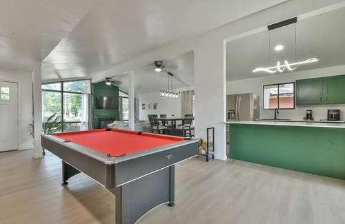 Central Oklahoma City House | Luxury and Modern Oasis with Heated Pool - 5 min away from the OKC Outlets!