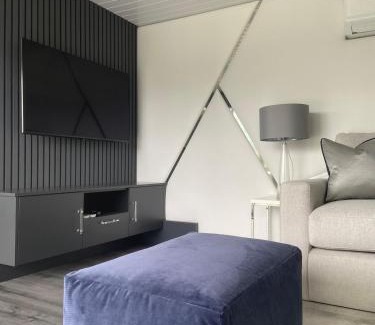 Winslow Apartment | Luxury and Style - The Garden Room