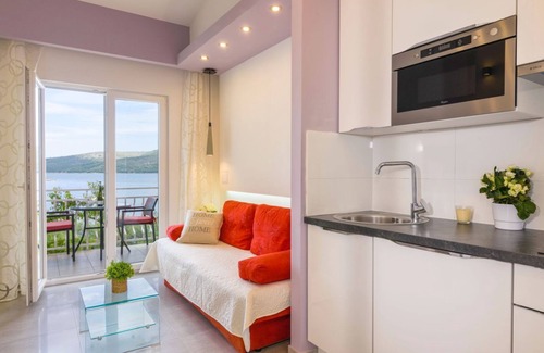 Seget Vranjica Apartment | Luxury apartment literally on the beach - whirlpool and sauna