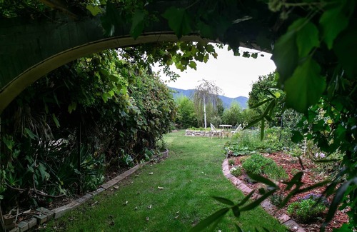 Tawonga South Apartment | Luxury Apartment-Private Gardens & Mountain Views