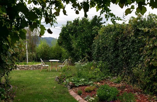 Tawonga South Apartment | Luxury Apartment-Private Gardens & Mountain Views