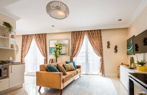 Cape Town City Centre Apartment | Luxury Apartment near famous V& A Waterfront, Cape Town