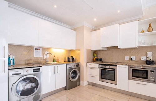 Cape Town City Centre Apartment | Luxury Apartment near famous V& A Waterfront, Cape Town