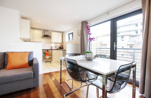 Oxford City Centre Apartment | Luxury apartment overlooking Oxford Castle.