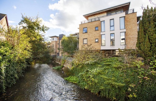 Oxford City Centre Apartment | Luxury apartment overlooking Oxford Castle.