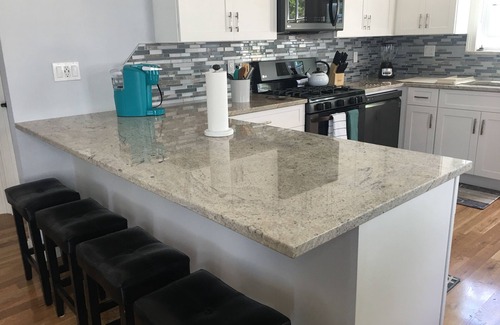 Asbury Park Apartment | Luxury Apt! 2 & 1/2 Blocks to Ocean. Loc on 2nd Flr 3bd/2bth balcony!