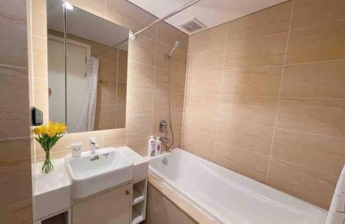 Trung Hoa Nhan Chinh Apartment | Luxury Apt 2BR - VinHomes Dcapitle Tran Duy Hung Street
