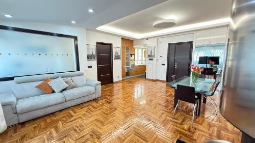 Universita Apartment | LUXURY AV