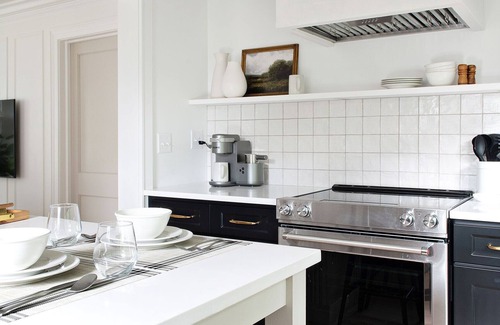 Avondale House | Luxury Avondale Guest House, Walk to Shops