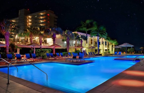 Marco Island Villa | Luxury awaits - relaxed beachfront villas - 2 restaurants, a BBQ area & 3 pools.