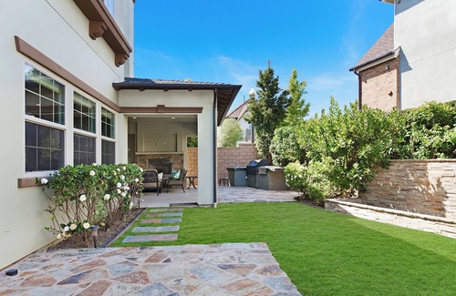 Huntington Beach House | Luxury Beach Home with Ocean Views – Walk to the Sand and Bliss Awaits #7002