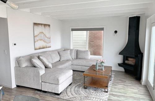 Sunset Beach Apartment | Luxury Beachfront Condo - Endless Views - Surf 1