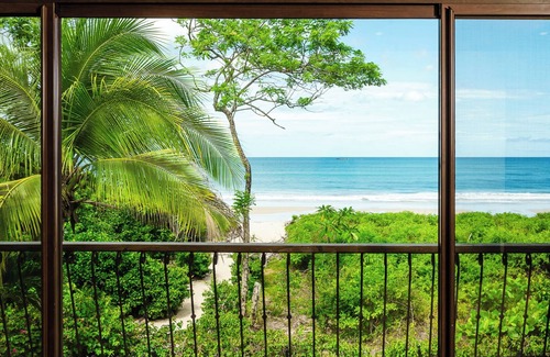Paraiso Villa | Luxury Beachfront 5 Bedroom Villa on World Famous Tropical Beach
