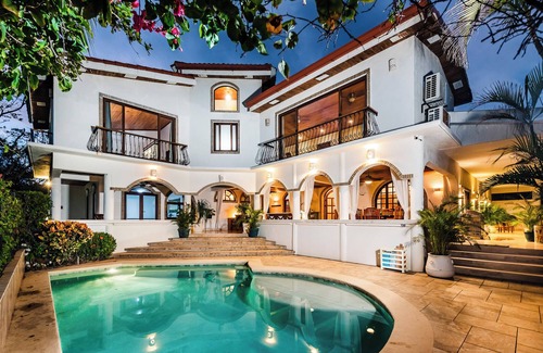 Paraiso Villa | Luxury Beachfront 5 Bedroom Villa on World Famous Tropical Beach