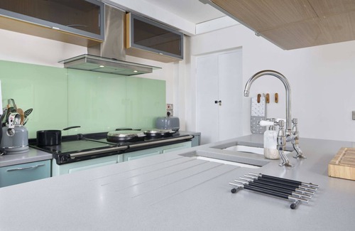 Torcross House | Luxury Beachfront House, Sleeps 12, Free Parking