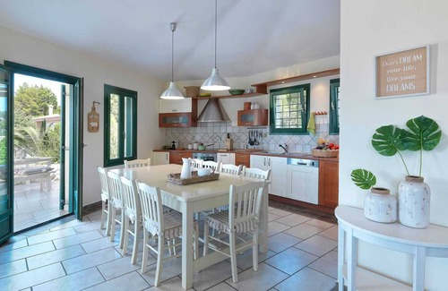 Kilada Villa | Luxury Beachfront Villa with Swimming pool and Tennis Court