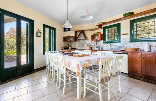 Kilada Villa | Luxury Beachfront Villa with Swimming pool and Tennis Court