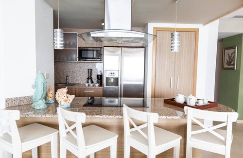 Villas Del Mar Apartment | Luxury Beachfront w/80 Inch SmartTV, Full Kitchen