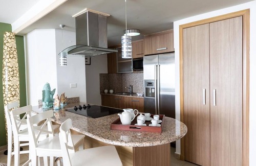 Villas Del Mar Apartment | Luxury Beachfront w/80 Inch SmartTV, Full Kitchen