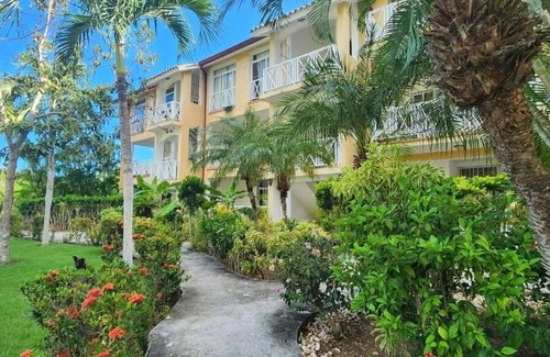 Dominicus Apartment | Luxury Beachside Apartment with Rooftop Terrace & Private Jacuzzi – Sleeps 6