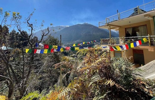 Vashist Cottage | Luxury Bedroom Mountain View, Olive Manali Cottage