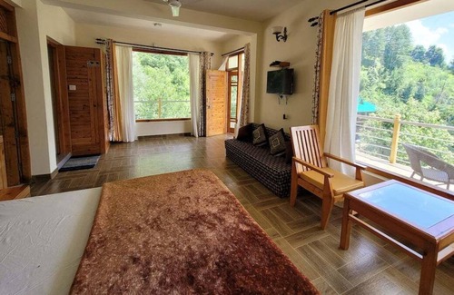 Vashist Cottage | Luxury Bedroom Mountain View, Olive Manali Cottage