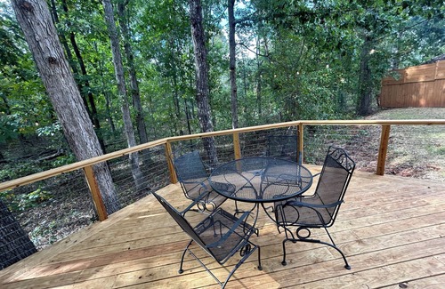 Travelers Rest House | Luxury Bungalow w/Scenic Tree View - near Travelers Rest & Furman University.