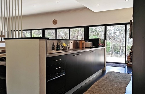 Blackheath House | Luxury Bushland Retreet with Spa, Sauna & Fireplace - Eagle's Nest Blackheath