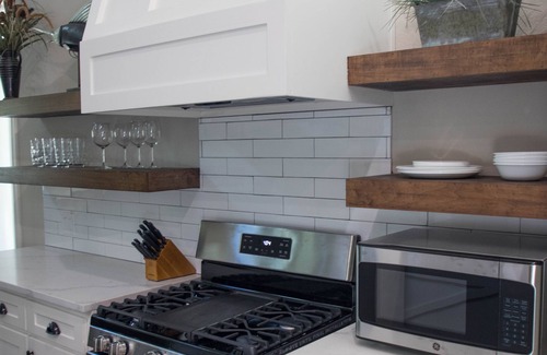 Quinlan Cabin | LUXURY CABIN 50 MIN FROM DALLAS ON 126 LUSH ACRES