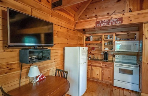 Bismarck Cabin | Luxury cabin getaway on a 40 acre retreat