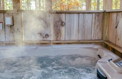 Bismarck Cabin | Luxury cabin getaway on a 40 acre retreat