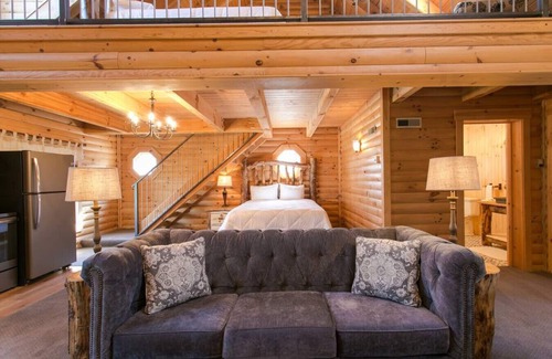Millersburg Apartment | Luxury Cabin Suite only 1/2 Mile to Berlin Ohio