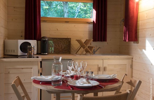 La Bussiere Cottage | LUXURY CABIN WITH SPA IN TREES