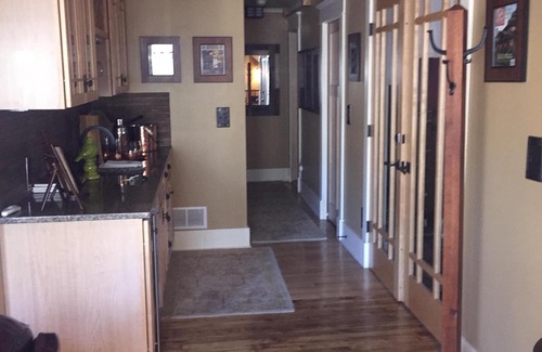 Central Hyde Park Cottage | LUXURY CarriageHouse 2 BR-2 BA Apt,Garage or Off-StreetParking,Levl 2 EV Charger