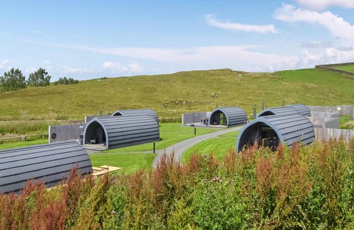 Haltwhistle Cottage | Luxury Castle Pod with Hot Tub