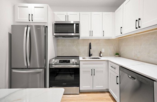 Old Montreal Apartment | Luxury Central Old Port MTL Apt - Notre-Dame