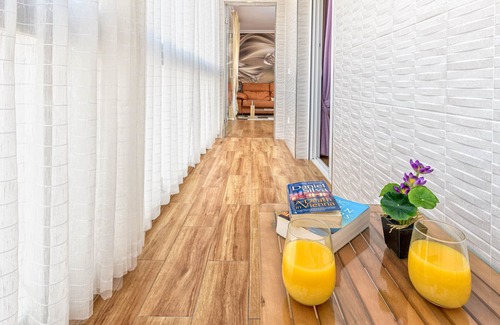 Explanada de la Estacion Apartment | Luxury Centric Apartment by Rafleys in Málaga Capital, Close to Everything