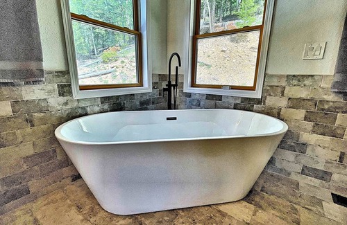 Black Hawk Ski Chalet | Luxury Chalet Close to skiing with NEW hot tub!