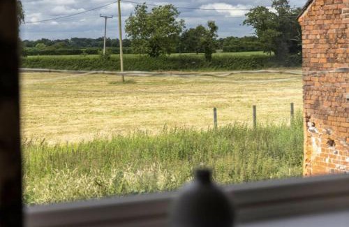 Crewe House | Luxury Cheshire Farmhouse -Sleeps 14 -Hot Tub