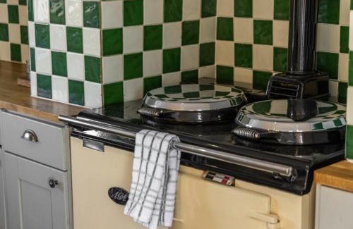 Crewe House | Luxury Cheshire Farmhouse -Sleeps 14 -Hot Tub