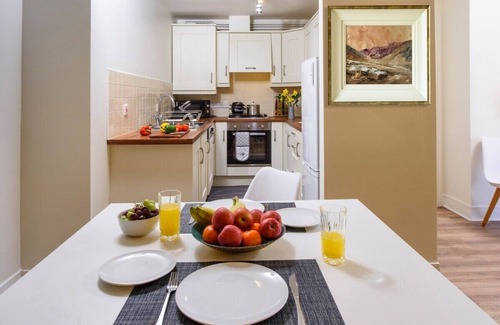 Queens Quarter Apartment | Luxury City Apartment| Underground Parking| 5*
