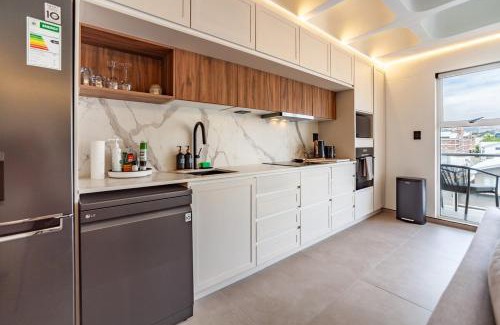 Cape Town City Centre Apartment | Luxury City-Center Apt with Balcony, Aircon & View