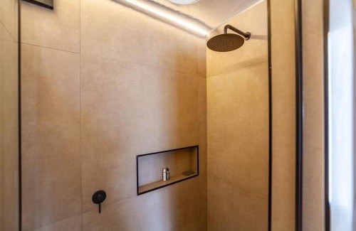 Cape Town City Centre Apartment | Luxury City-Center Apt with Balcony, Aircon & View