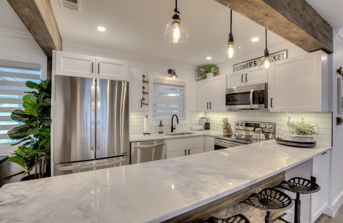 Hills T P House | Luxury Coastal Farmhouse 4 minute walk to the beach!