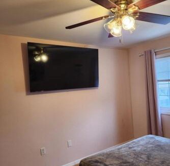 East New York Apartment | Luxury Colorful 3 Bd Unit 1 10 Mins From JFK